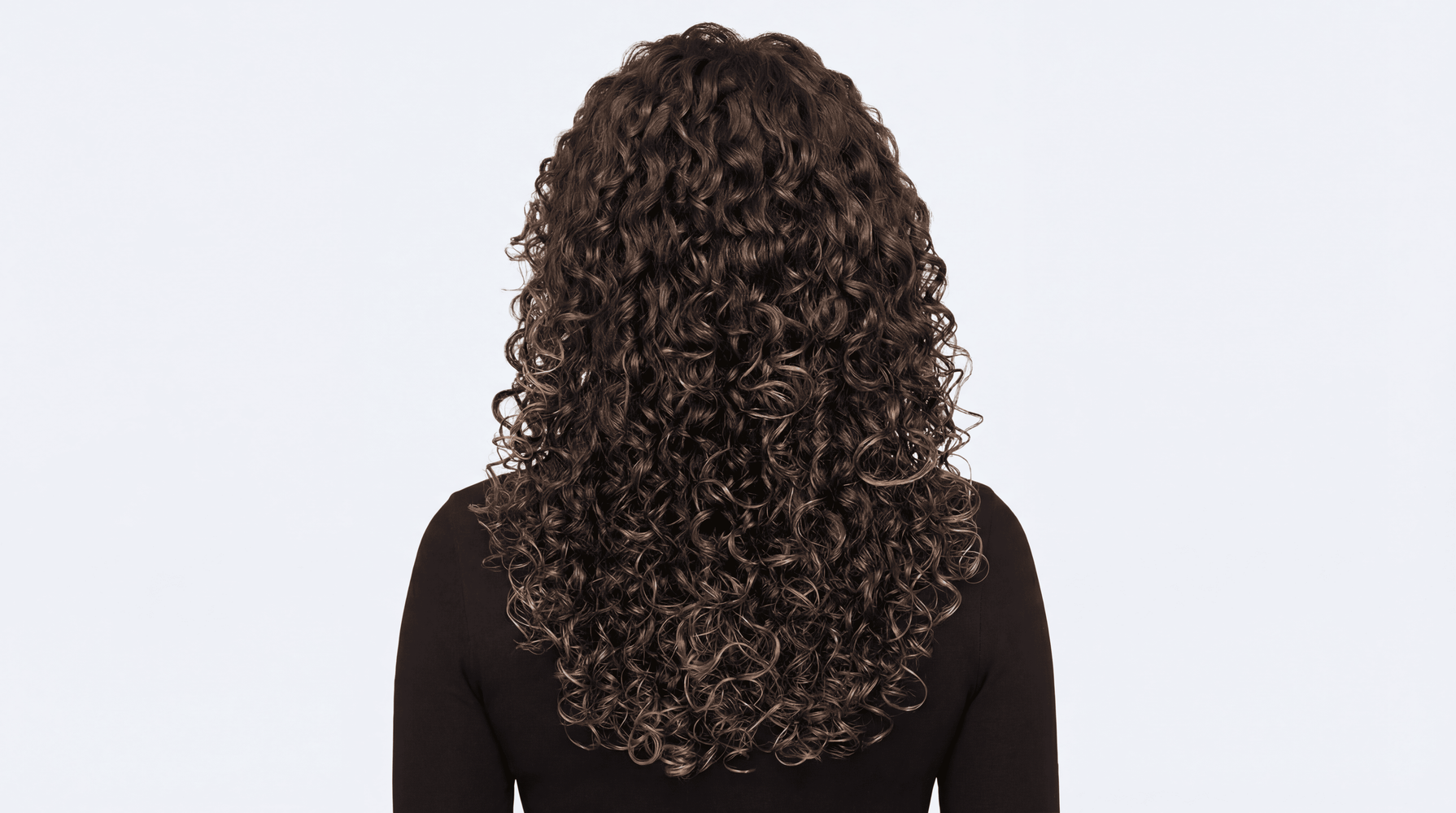 boucles définies sur cheveux bouclés après séchage avec AYNOR